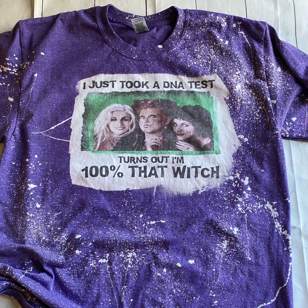 Super cute Hocus pocus tee. 100% that witch